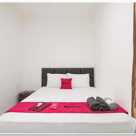 Hotel Reddoorz @ Ruko Itc Roxy Mas Yakarta Exterior foto