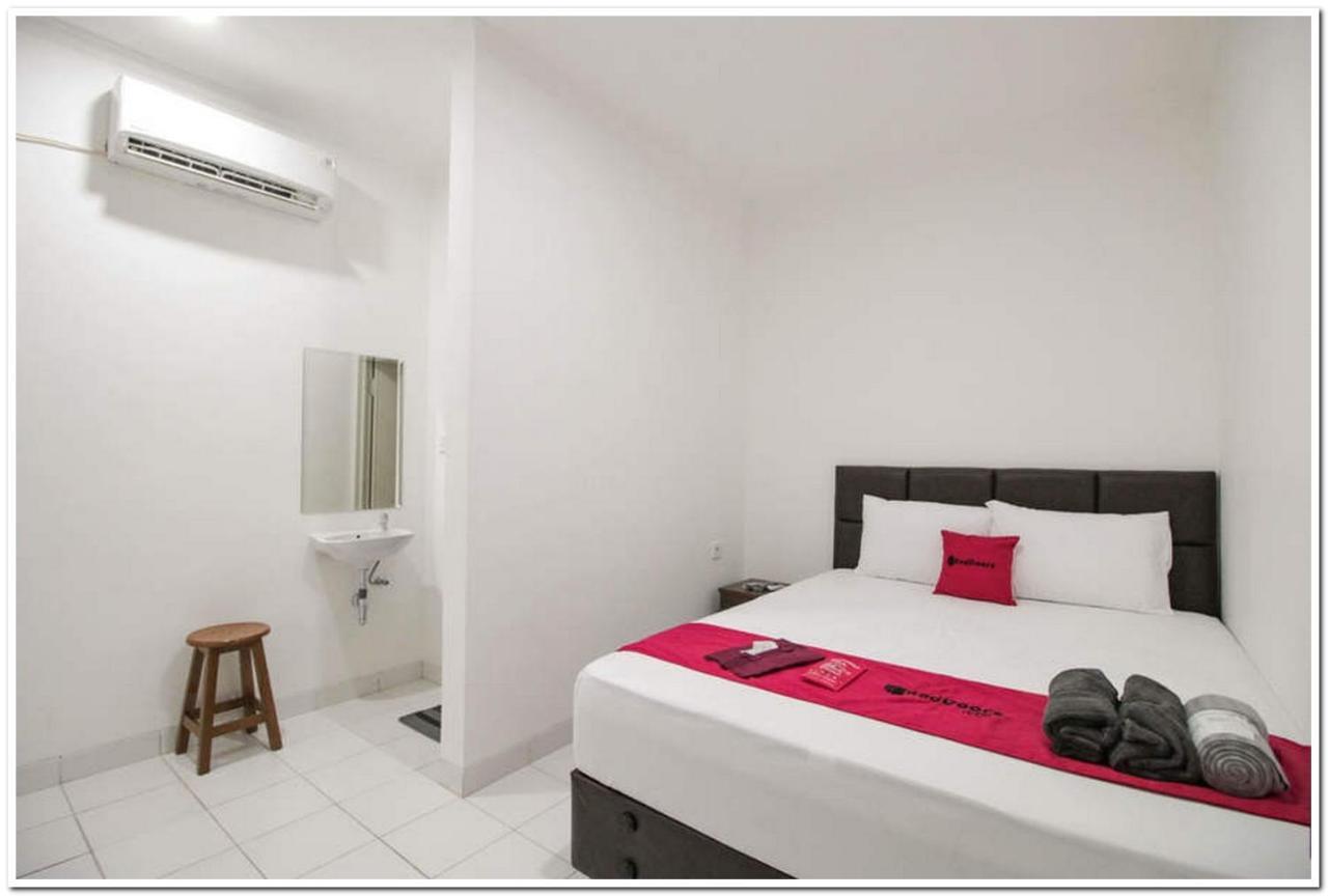 Hotel Reddoorz @ Ruko Itc Roxy Mas Yakarta Exterior foto