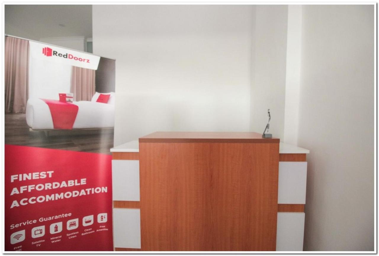 Hotel Reddoorz @ Ruko Itc Roxy Mas Yakarta Exterior foto