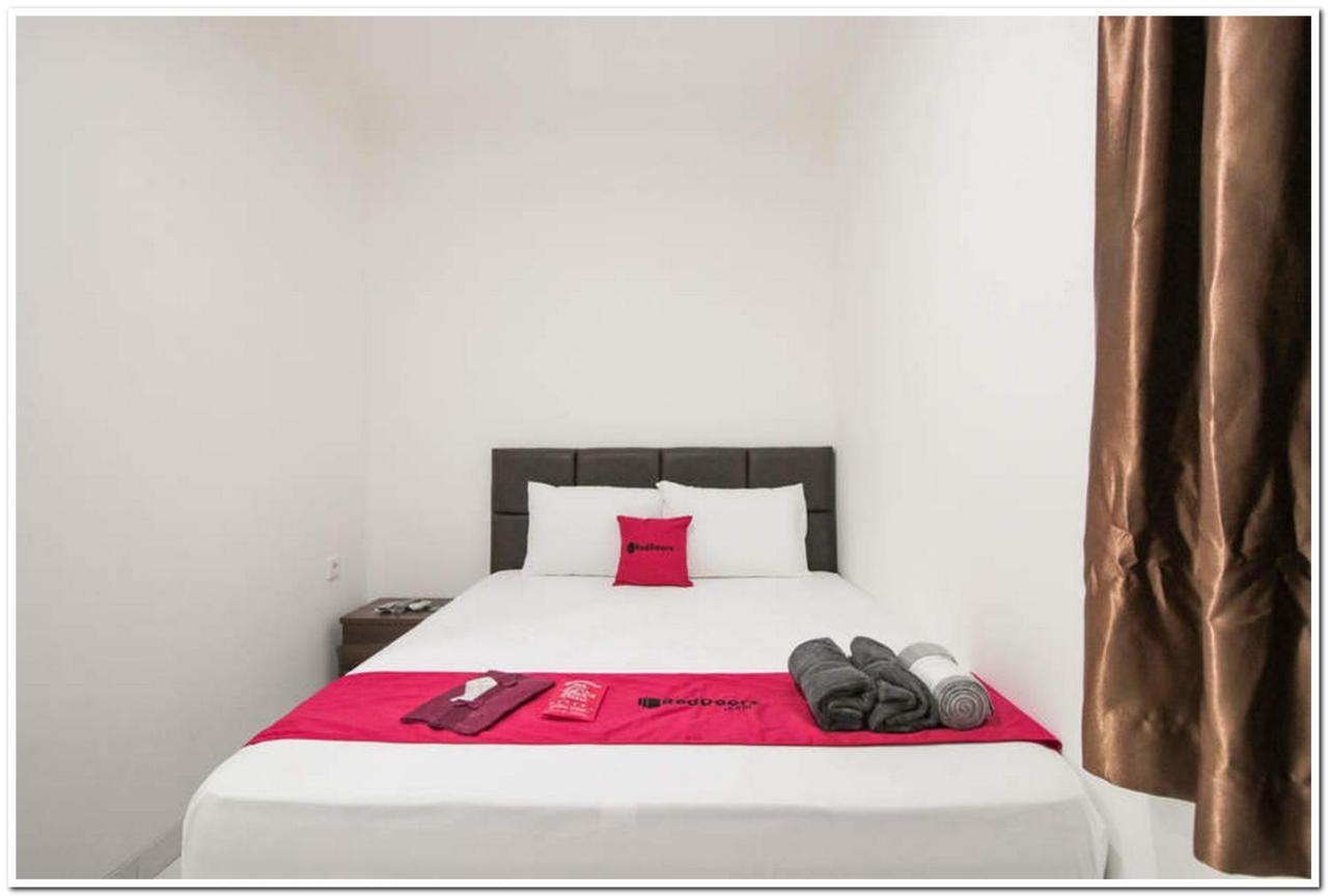 Hotel Reddoorz @ Ruko Itc Roxy Mas Yakarta Exterior foto