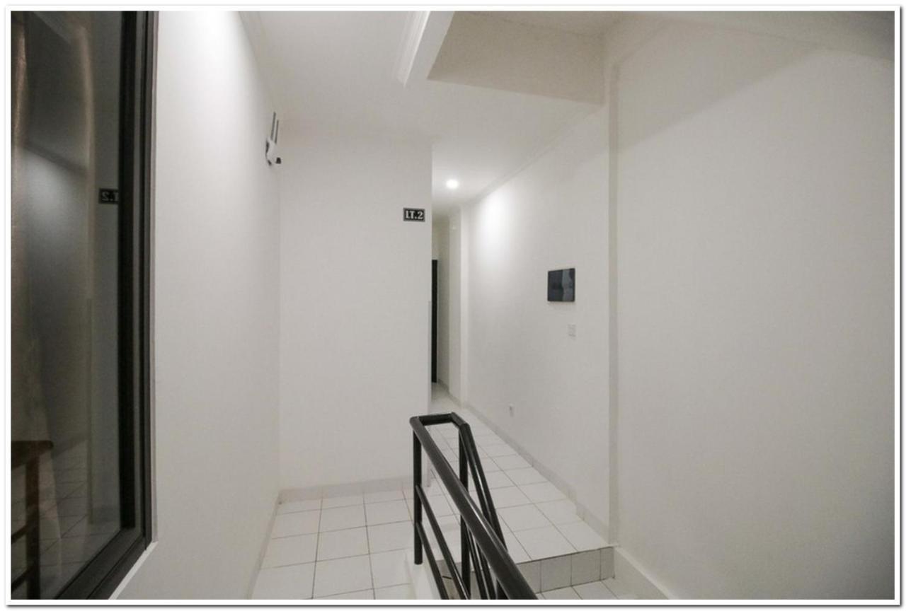 Hotel Reddoorz @ Ruko Itc Roxy Mas Yakarta Exterior foto
