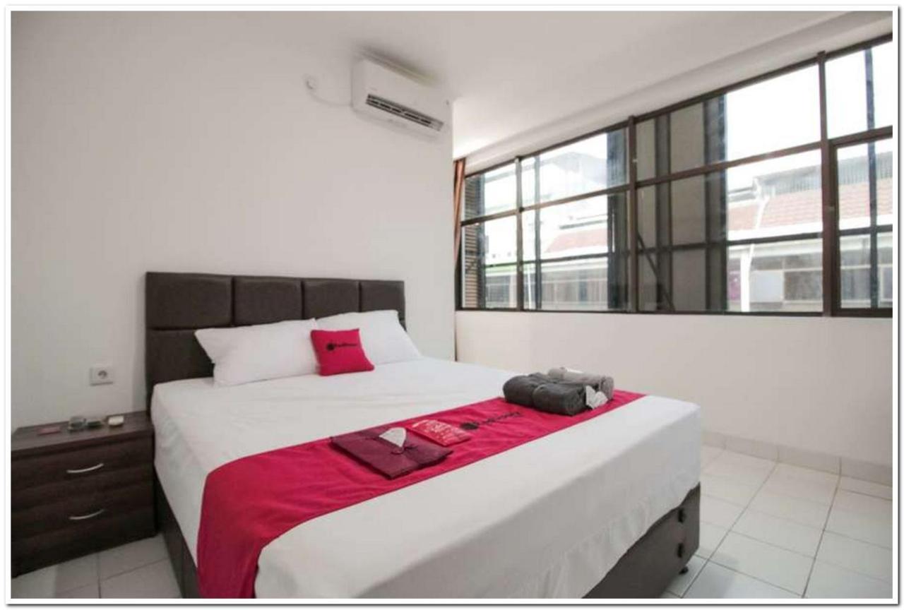 Hotel Reddoorz @ Ruko Itc Roxy Mas Yakarta Exterior foto