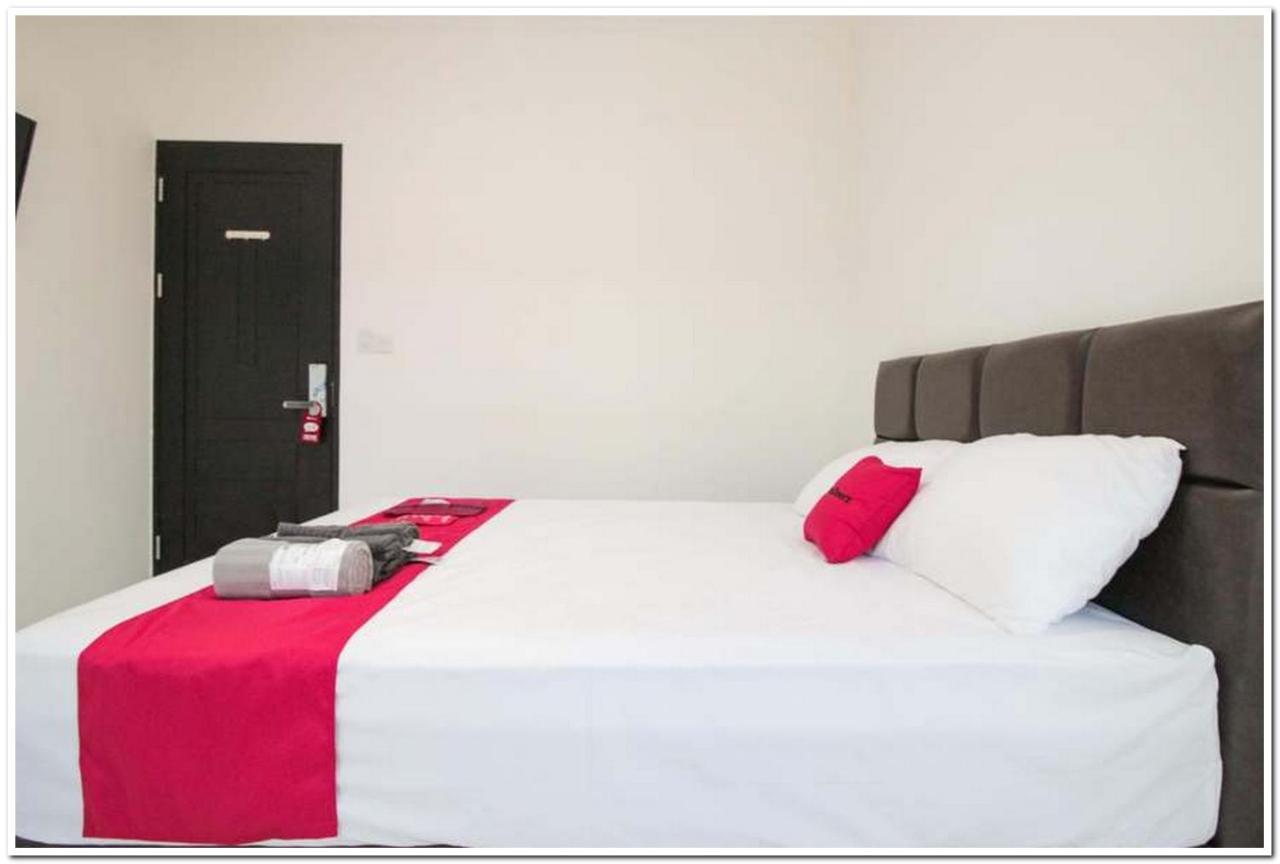 Hotel Reddoorz @ Ruko Itc Roxy Mas Yakarta Exterior foto