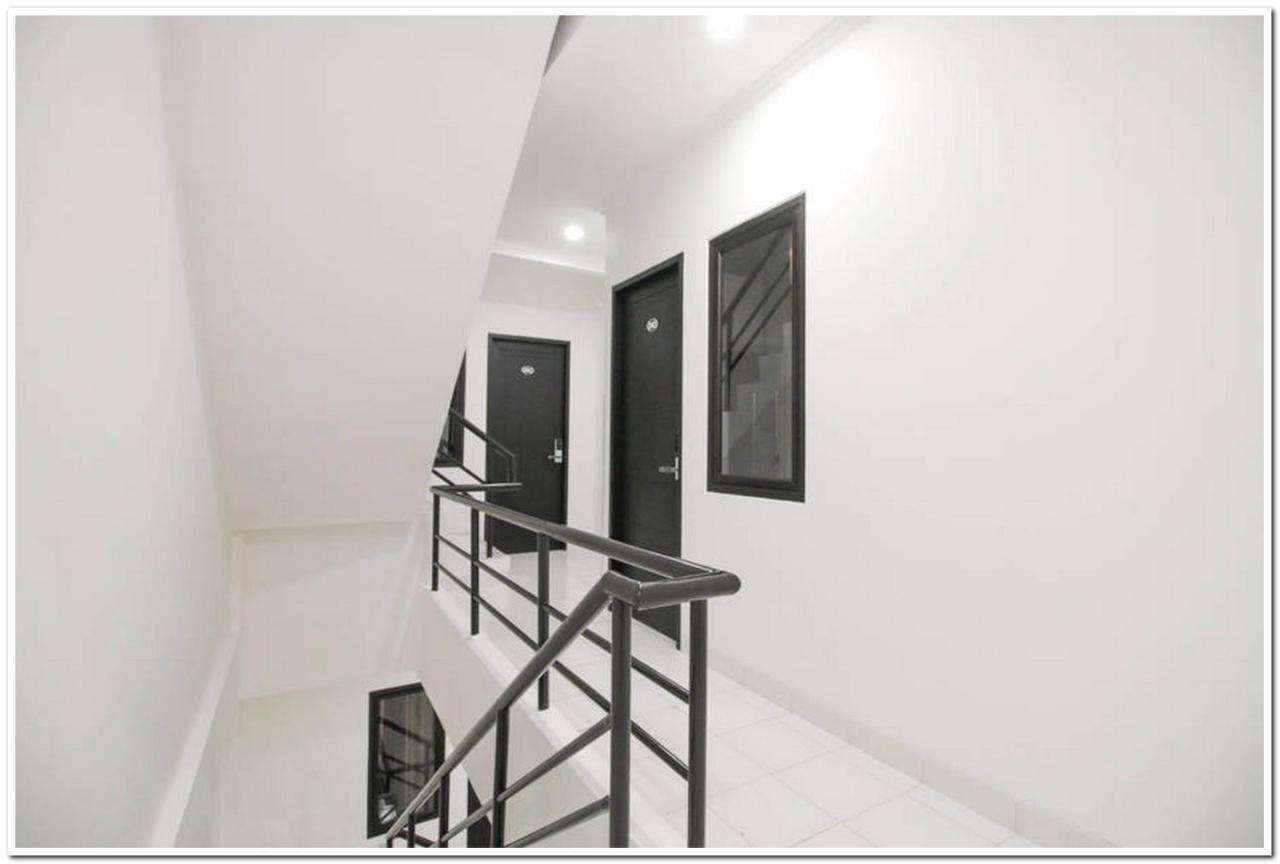 Hotel Reddoorz @ Ruko Itc Roxy Mas Yakarta Exterior foto